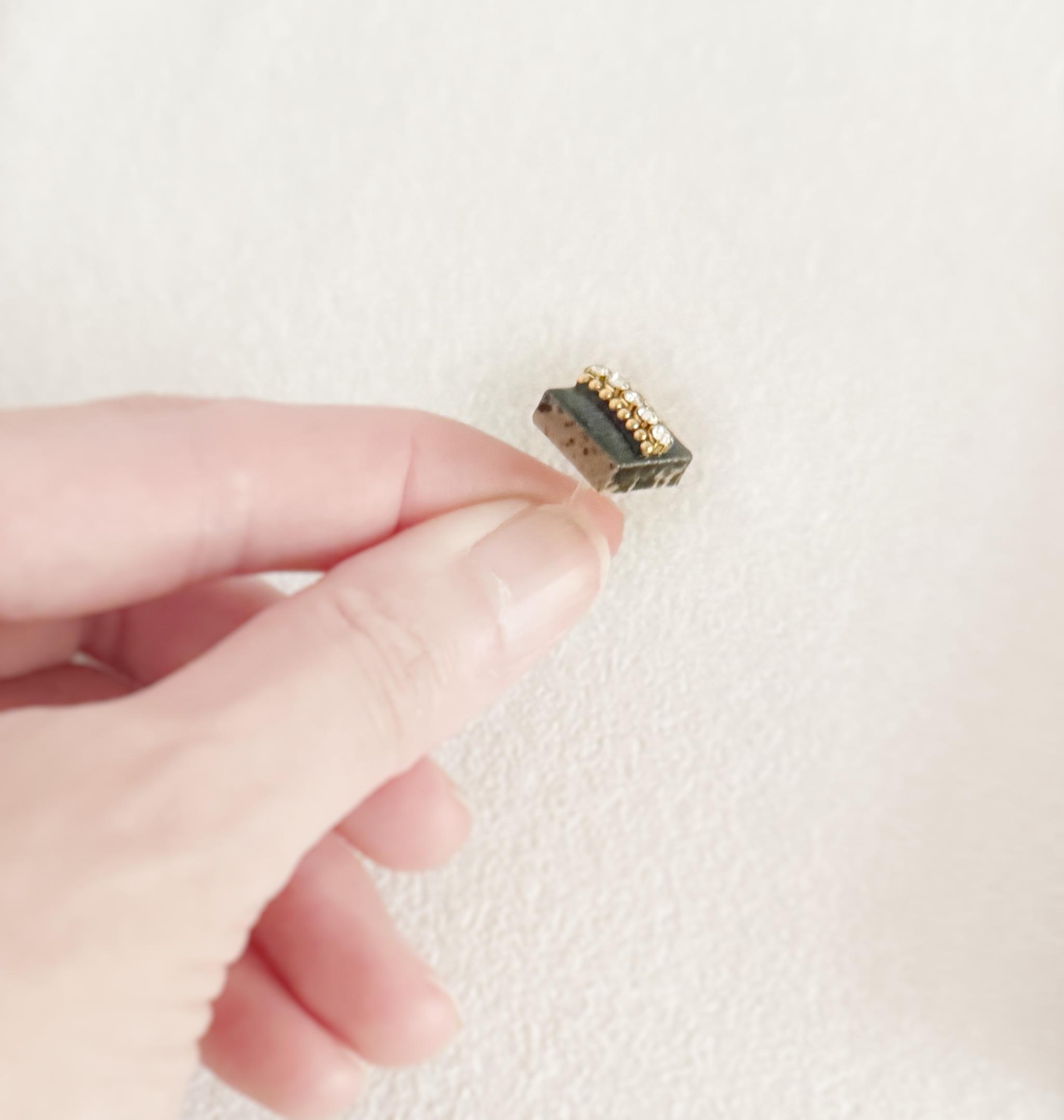 【新作】美濃焼 玉虫グリーン×スワロフスキーの3ペアセット｜アレルギー対応ピアス／イヤリング｜大人の耳飾り | 3枚目